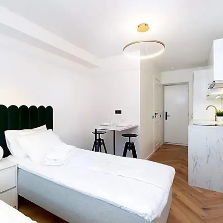 Airport Aparthotel 3*