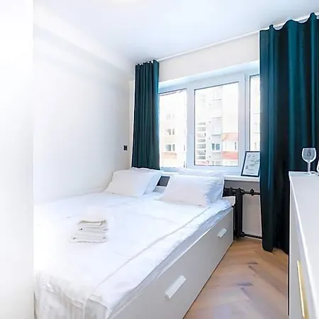 Airport Aparthotel 3*