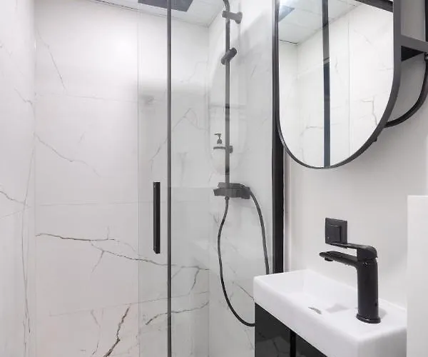 アパートホテル Airport By Revalhome