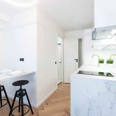 Airport By Revalhome 3*