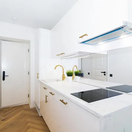 Airport By Revalhome Aparthotel